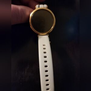 Garmin Lily, GPS Smartwatch with Touchscreen and Patterned Lens, Rose Gold